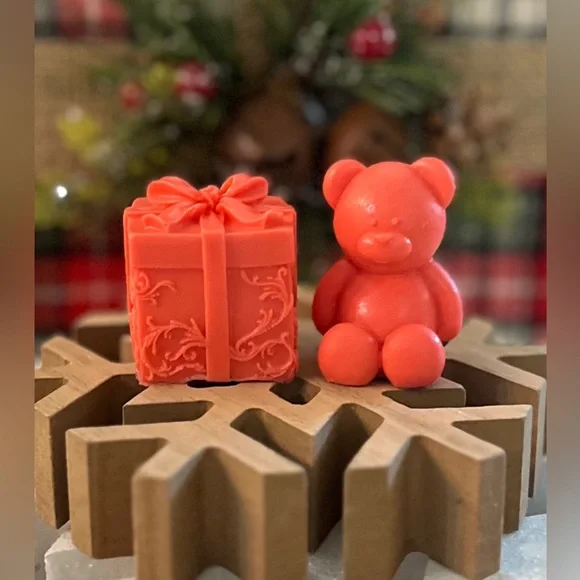 ๐HOST PICK๐ Handmade Decorative Soap Teddy Bear & Christmas Present Soap - Picture 1 of 3